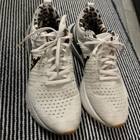 Nike Flyknit Shoes - White/Leopard - size 9 - Picture 2 of 5